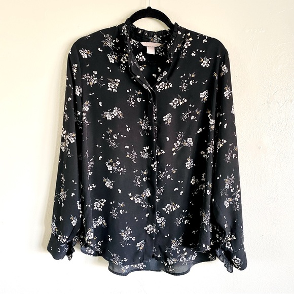 Delicate Floral Pattern Button-up Top - Picture 1 of 12